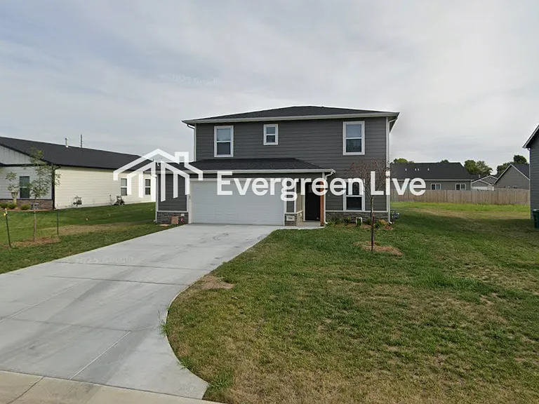 116 Burlington Dr — Photo 2