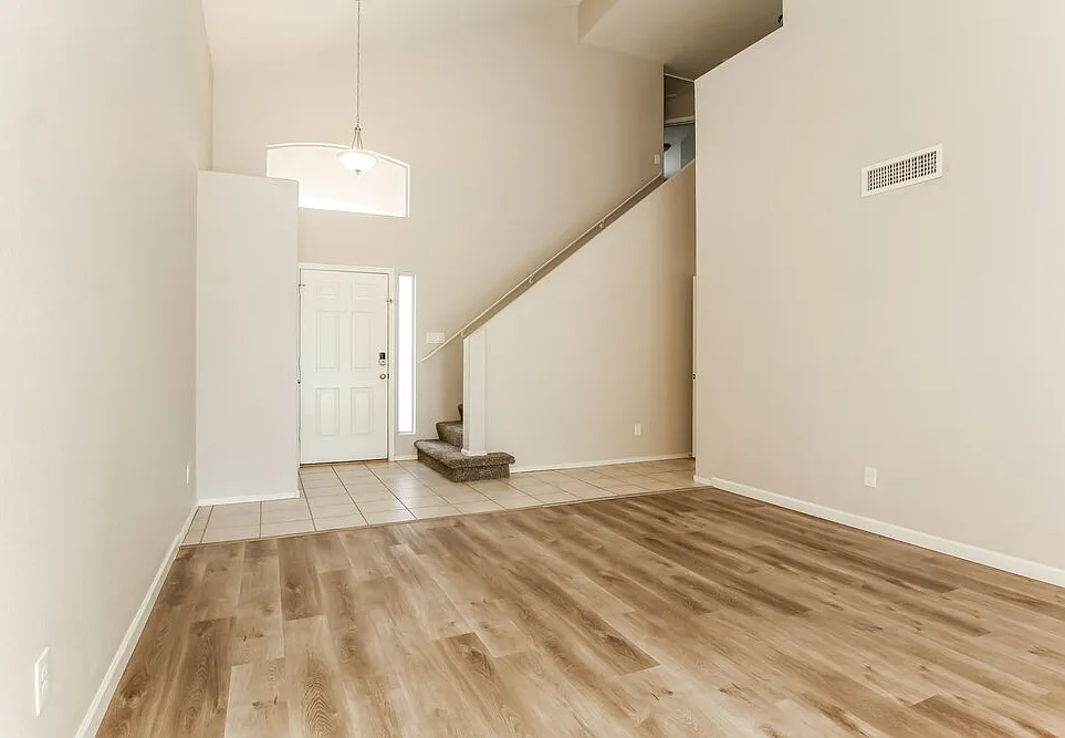 3 bed, 2.5 bath, 1638 sqft, $2,690 — Photo 4