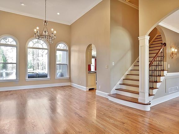 4th image of 302 White Springs Ln