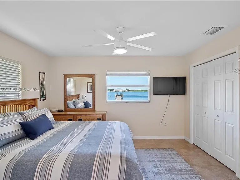 924 Lake Dr E — Photo 22