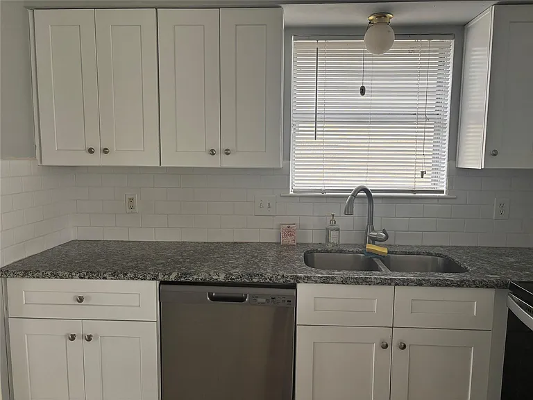 402 Oak Harbor Dr — Photo 10