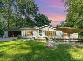 939 S Dearing Rd, Midland, MI 48640