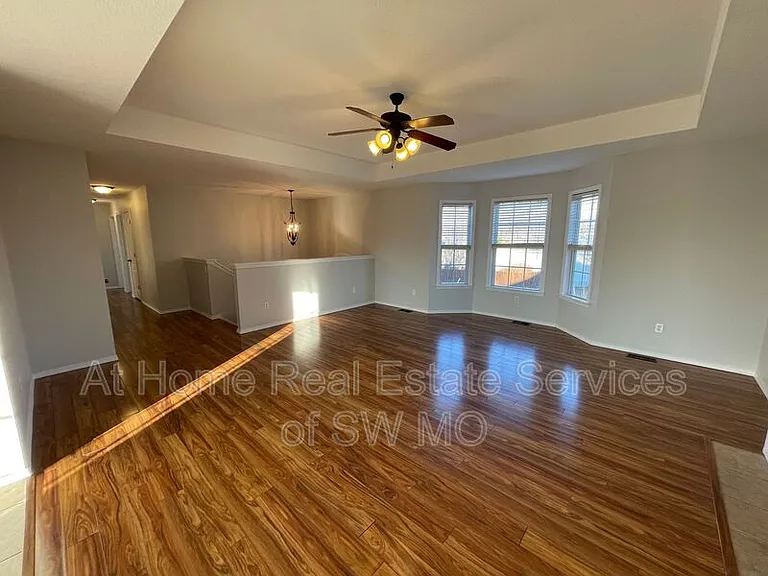 977 S Ballard Dr — Photo 4