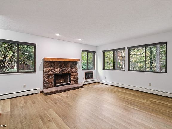 4th image of 609 Meredith Ln