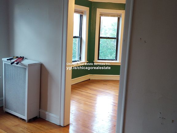 3rd image of 2417 W Sunnyside Ave