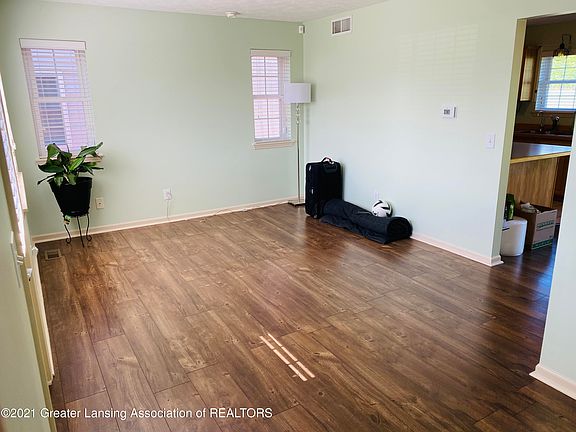 3rd image of 326 Folk St