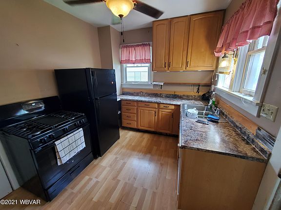 2nd image of 908 W Bald Eagle Ave S