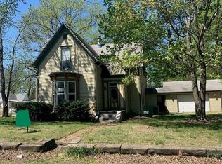 226 S West St, Nevada, MO 64772