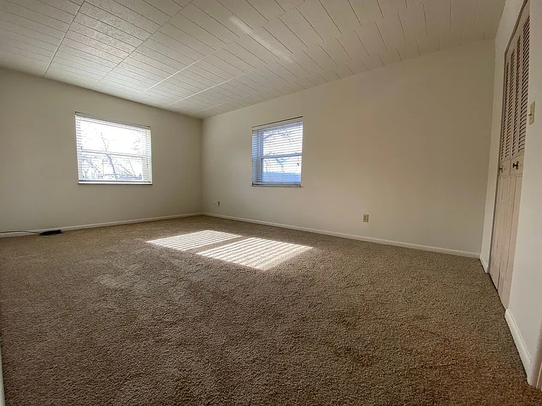360 Maryland Ave — Photo 13