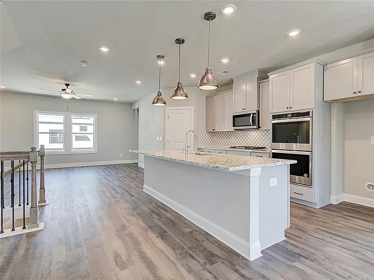 1095 Knoxboro Ln — Photo 15