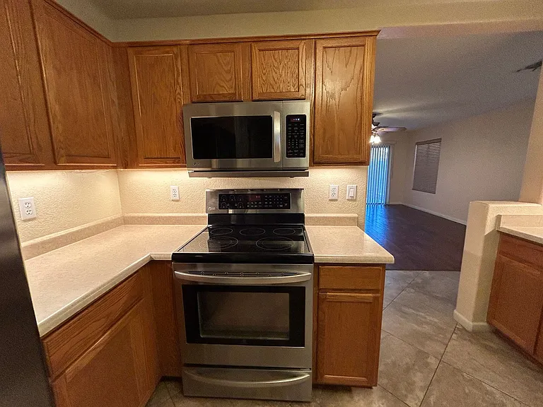 11418 W Cambridge Ave — Photo 5