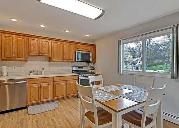 4th image of 35 Newbury St