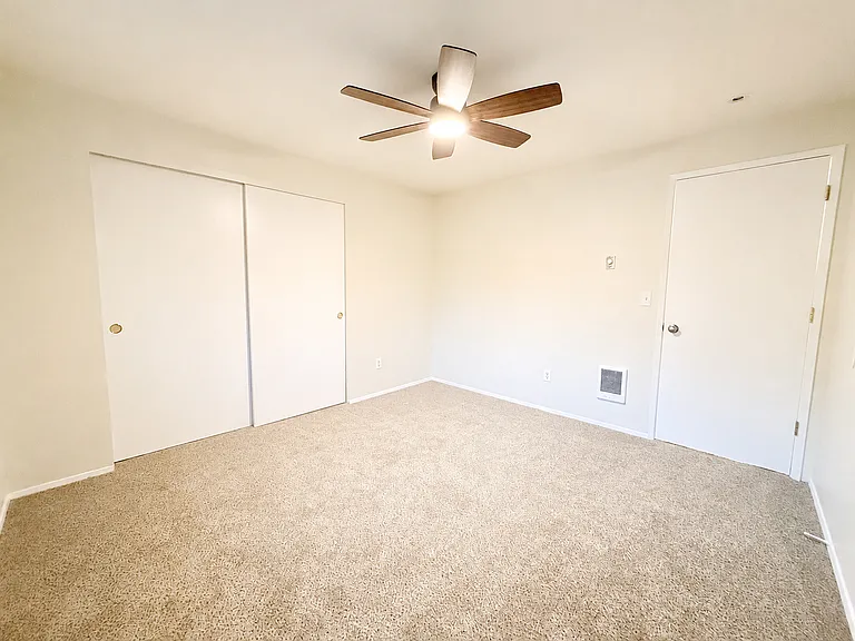 275 Hillshire Dr — Photo 18