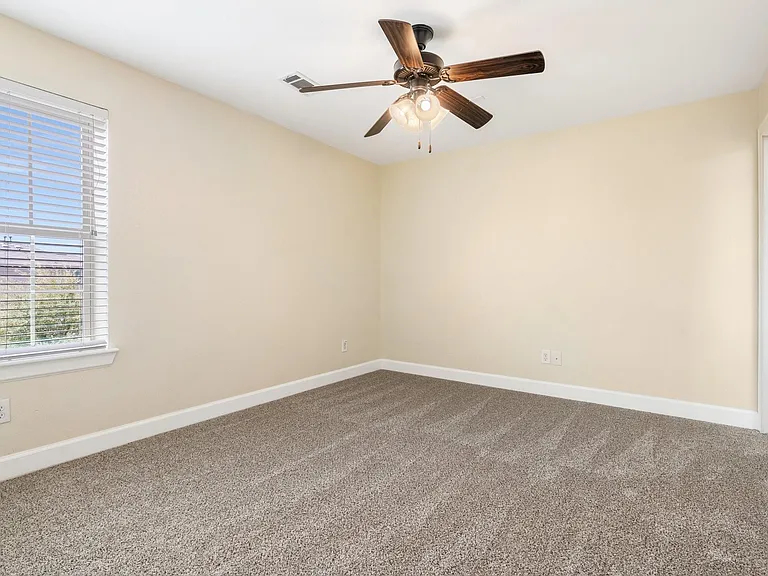 328 Country Crossing Cir — Photo 22