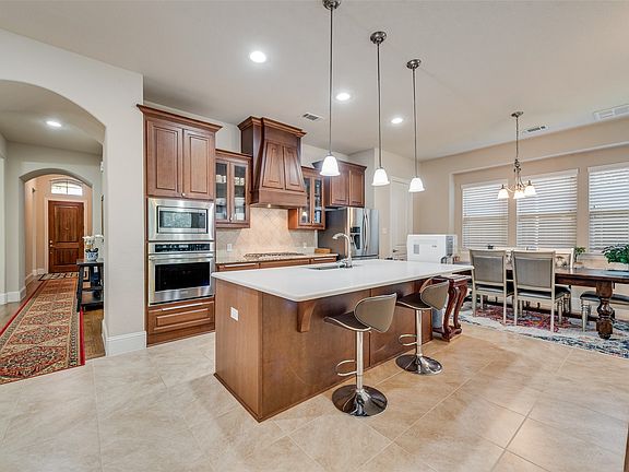 2nd image of 402 Ridgewood Dr