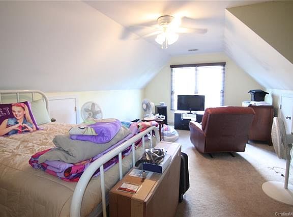 2nd image of 1000 Strawberry Ln