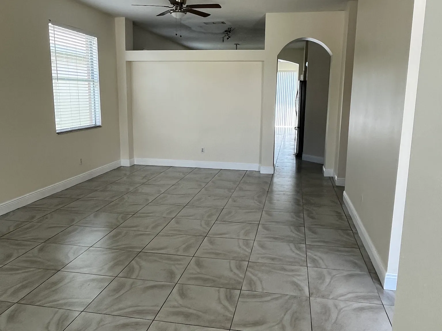 4 bed, 1972 sqft, $2,495 — Photo 2