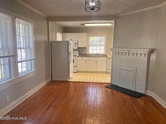 3rd image of 223 Holt Street