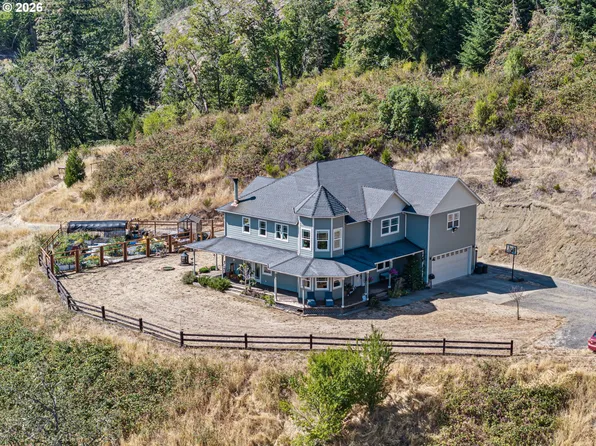 785 Mathis Hill Rd, Yoncalla, OR 97499