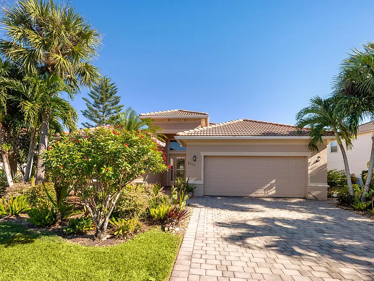 8237 Valiant Dr — Photo 32