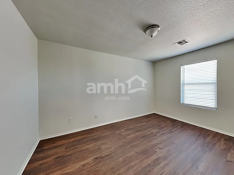 16923 W Central St — Photo 25