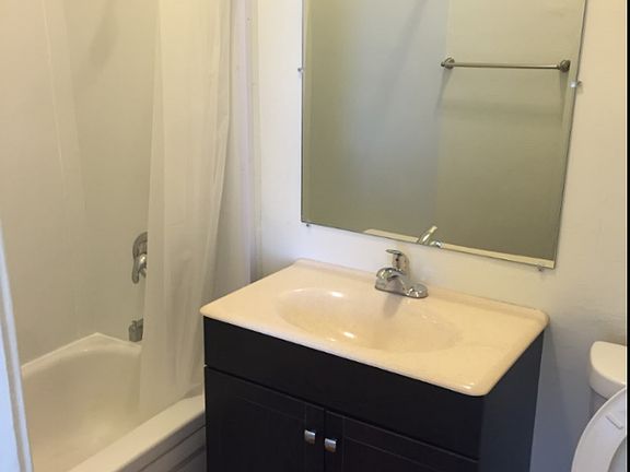 4th image of 125 S 28th St APT 3