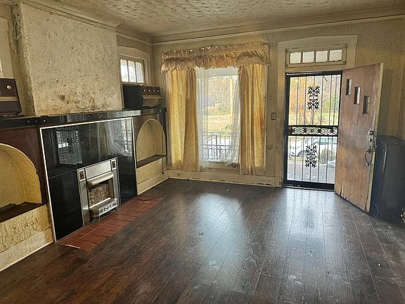 5th image of 1185 Englewood St