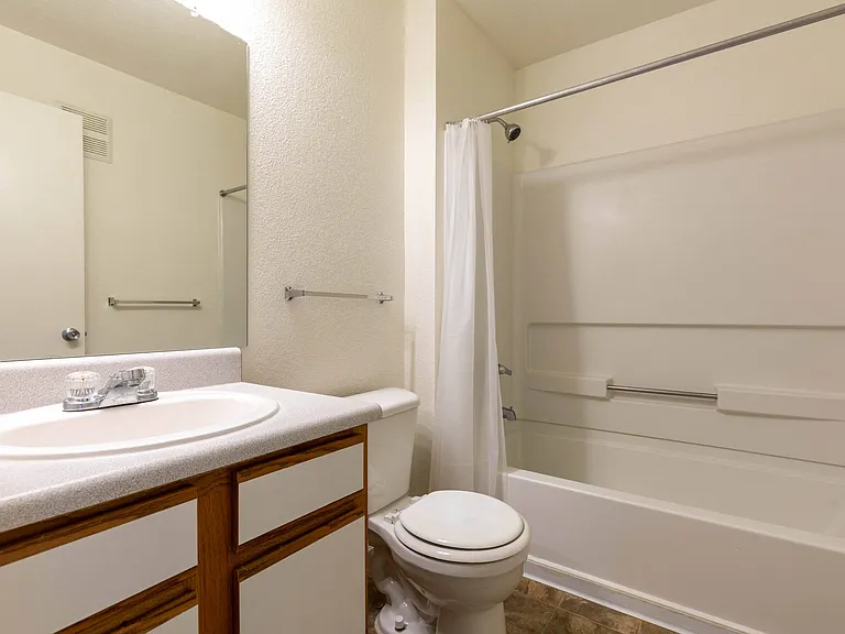 Sterling Park Apartments — Photo 33