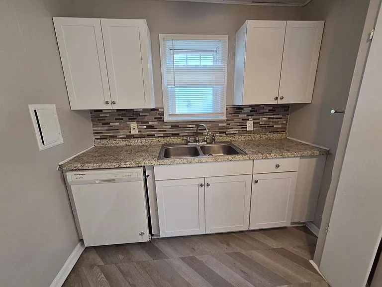 994 Yellowstone Rd — Photo 4