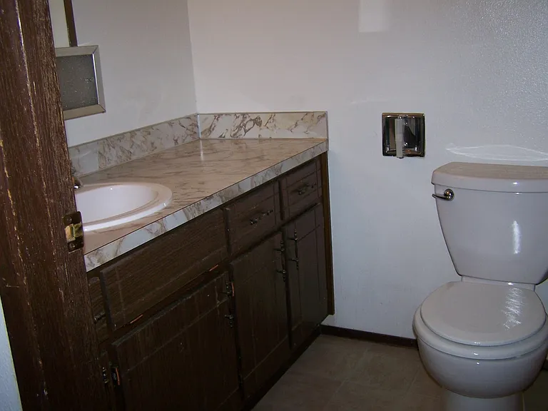 Windhaven Chalet (835 N Oak Harbor St) — Photo 3