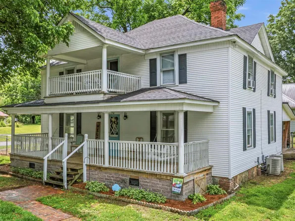 74 Hammond St, Valley Head, AL 35989