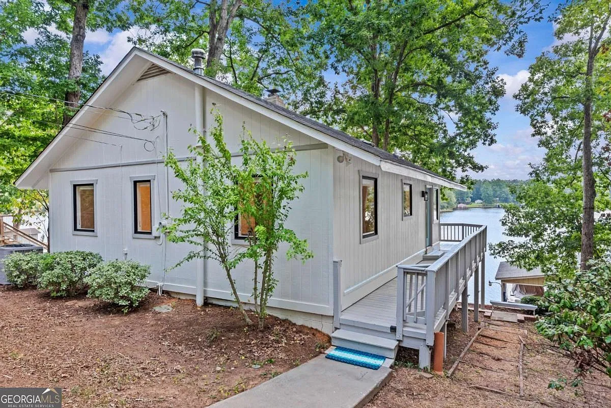 3 bed, 2.5 bath, 3333 sqft, $1,250 — Photo 1