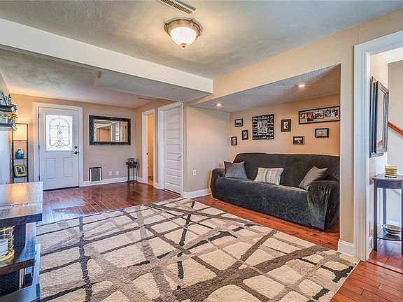 4th image of 333 Gordon Pkwy