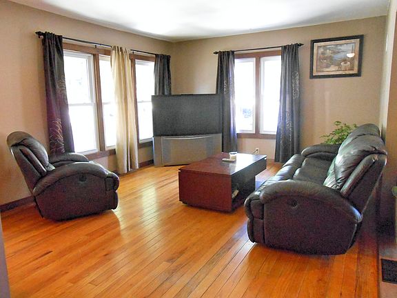 2nd image of 572 S Main St