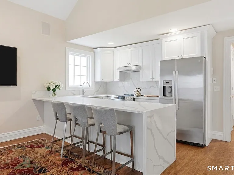 18 W Haviland Ln #B — Photo 6