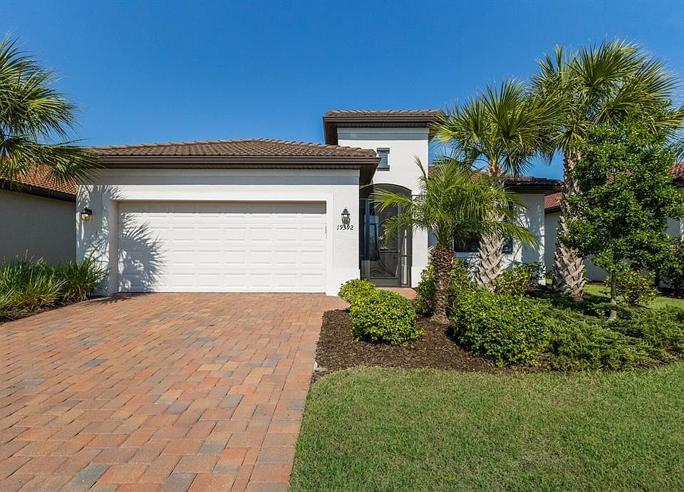 1st image of 19392 Bluff Dr