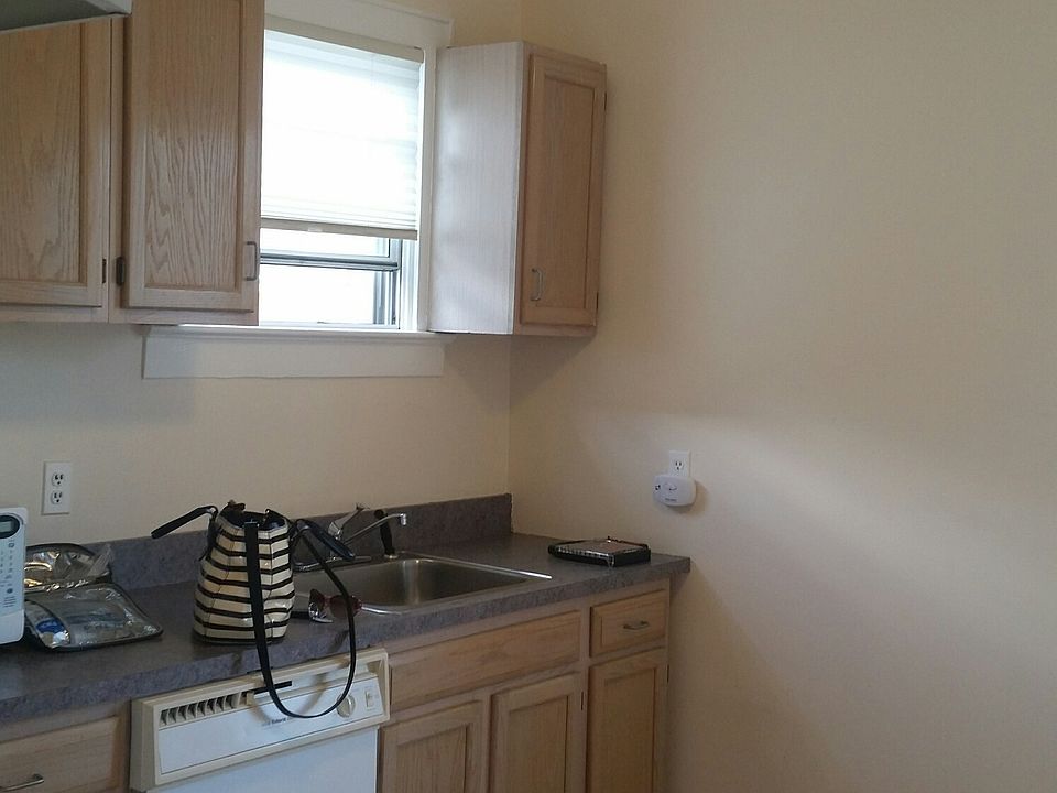1st image of 187 Dubois Ave