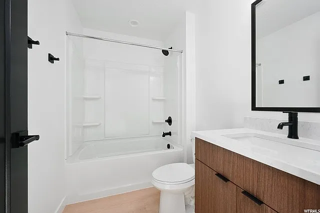 1739 S Main St #12 — Photo 9