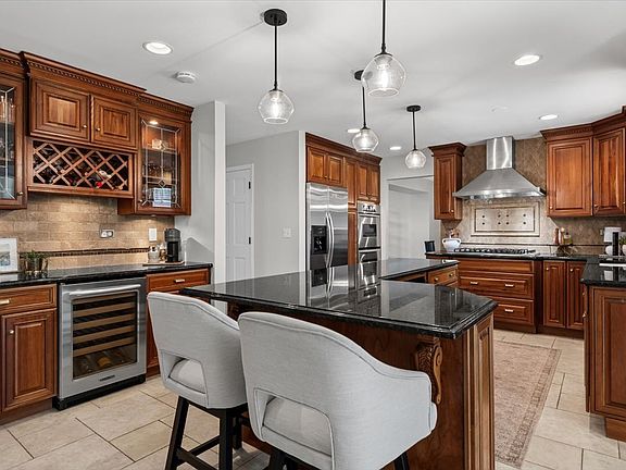 5th image of 1325 Deerfield Ln