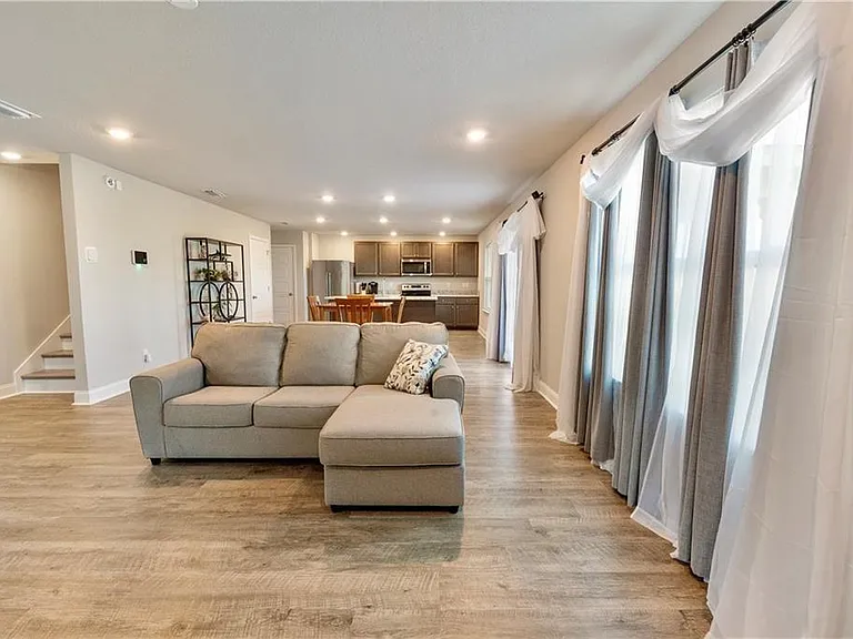 8120 Fairview Ct — Photo 4