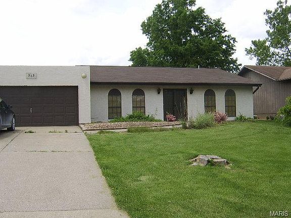 3rd image of 717 Levin Dr