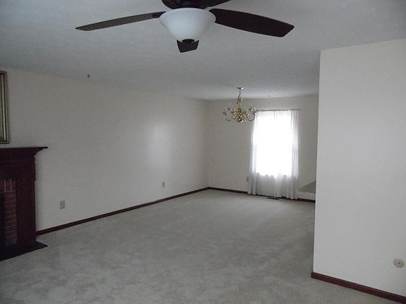 Dining Room with carpet, approx. 12'x 12'
