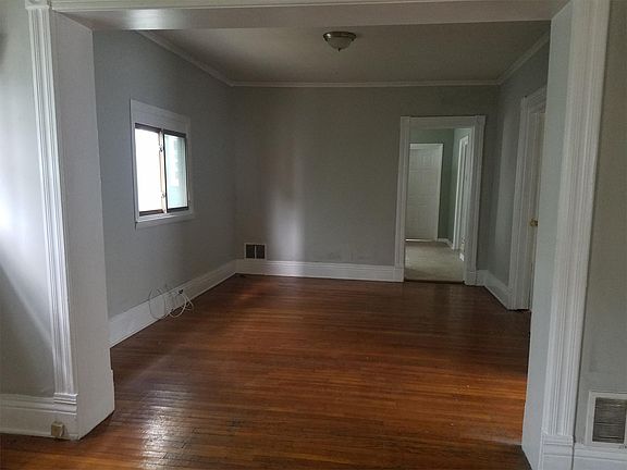 3rd image of 412 Hoyt St Unit 1