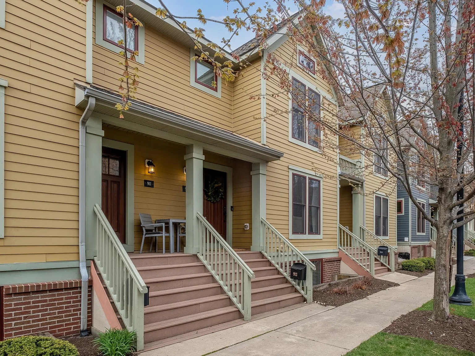 913 Blodgett St SE — Photo 1