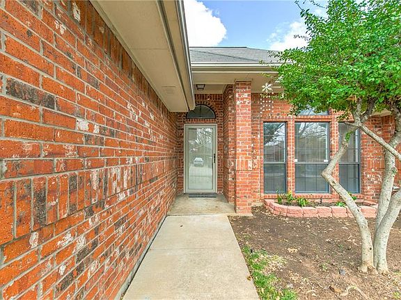 5th image of 1112 Windy Meadows Dr
