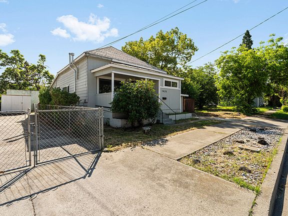 3rd image of 1435 4th Ave