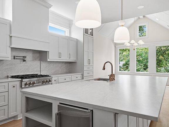 4th image of 5711 Hawthorne Rd