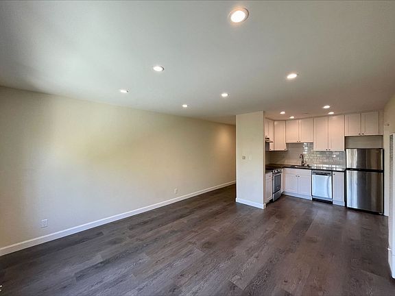 2nd image of 442 Elizabeth St #8