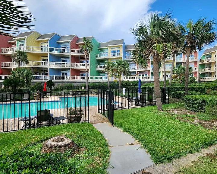 The Oceanfront Galveston Apartments — Photo 60