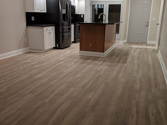 3rd image of 404 Evesham Pl